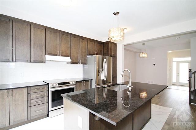 723 Megrez Way, Townhouse with 3 bedrooms, 3 bathrooms and 2 parking in Ottawa ON | Image 9