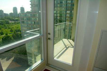 907 - 225 Webb Dr, Condo with 1 bedrooms, 2 bathrooms and 1 parking in Mississauga ON | Image 6