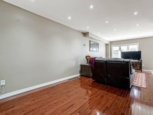 5250 Palmetto Pl, House semidetached with 3 bedrooms, 4 bathrooms and 4 parking in Mississauga ON | Image 3
