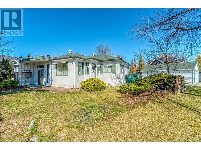 1967 Abbott Street, House detached with 2 bedrooms, 1 bathrooms and 1 parking in Kelowna BC | Image 27