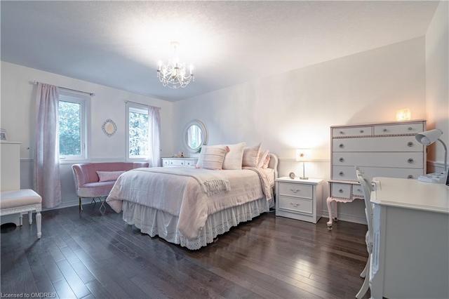 518 Spruce Needle Court, House detached with 5 bedrooms, 3 bathrooms and 10 parking in Oakville ON | Image 18