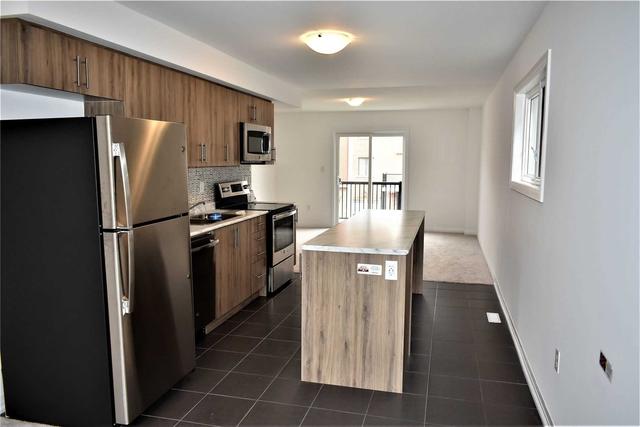 33 Andean Lane, House attached with 2 bedrooms, 3 bathrooms and 2 parking in Barrie ON | Image 6