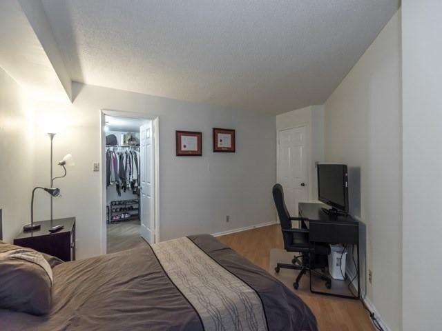 1102 - 717 Bay St, Condo with 2 bedrooms, 2 bathrooms and null parking in Toronto ON | Image 14