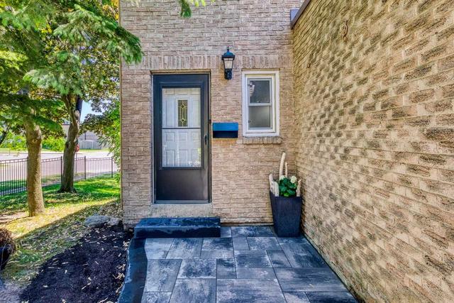 69 - 405 Hyacinthe Blvd, Townhouse with 3 bedrooms, 2 bathrooms and 2 parking in Mississauga ON | Image 12