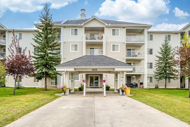 1216 - 6224 17 Avenue Se, Condo with 2 bedrooms, 2 bathrooms and 2 parking in Calgary AB | Image 3