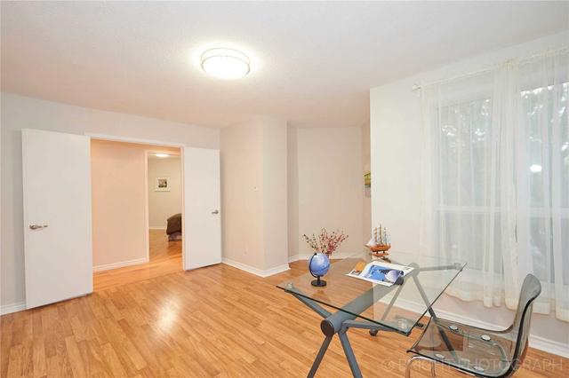 10 Lofty Hillway, Townhouse with 3 bedrooms, 3 bathrooms and 2 parking in Toronto ON | Image 7