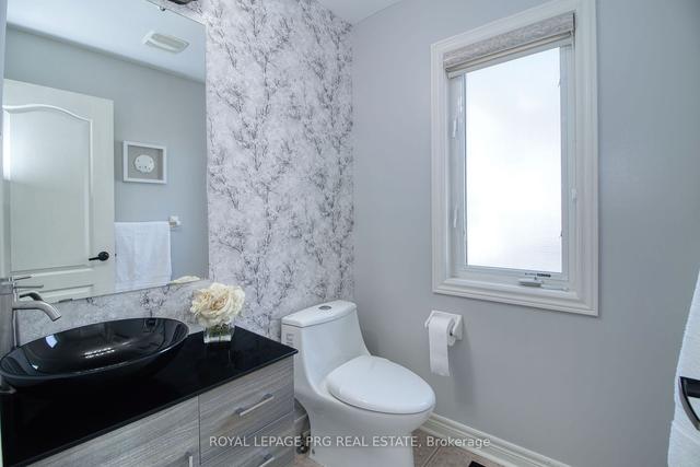 35 Young Dr, House detached with 4 bedrooms, 4 bathrooms and 5 parking in Brampton ON | Image 20