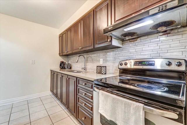 22 Enmount Dr, Townhouse with 3 bedrooms, 2 bathrooms and 2 parking in Brampton ON | Image 17