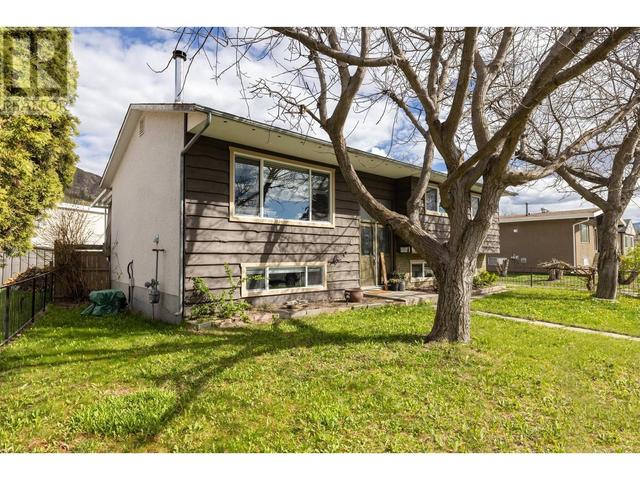 731 Walrod Street, House detached with 4 bedrooms, 1 bathrooms and 2 parking in Kelowna BC | Image 2