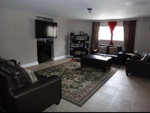 bsmt - 62 Delphinium Ave, Condo with 1 bedrooms, 2 bathrooms and 0 parking in Richmond Hill ON | Image 2