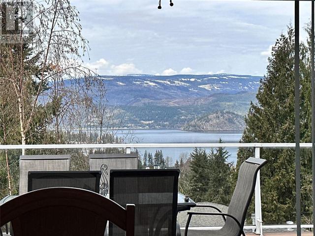 39 - 2592 Alpen Paradies Road, House detached with 4 bedrooms, 3 bathrooms and 2 parking in Columbia Shuswap C BC | Image 3