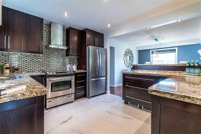 7 Top St, House detached with 3 bedrooms, 2 bathrooms and 9 parking in Ajax ON | Image 3