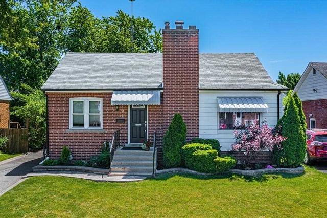 104 Second St N, House detached with 2 bedrooms, 2 bathrooms and 4 parking in Hamilton ON | Image 1