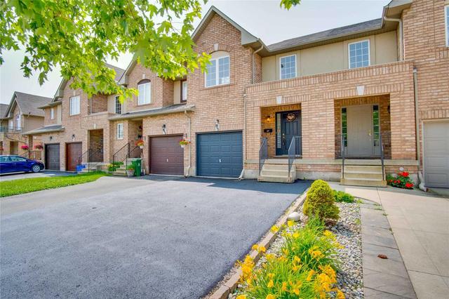 100 Meadow Wood Cres, House attached with 3 bedrooms, 3 bathrooms and 3 parking in Hamilton ON | Image 2