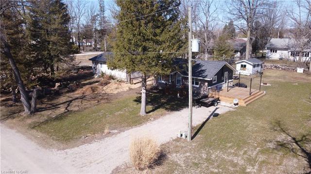 7566 Cornell Trail, House detached with 2 bedrooms, 1 bathrooms and null parking in Lambton Shores ON | Image 3