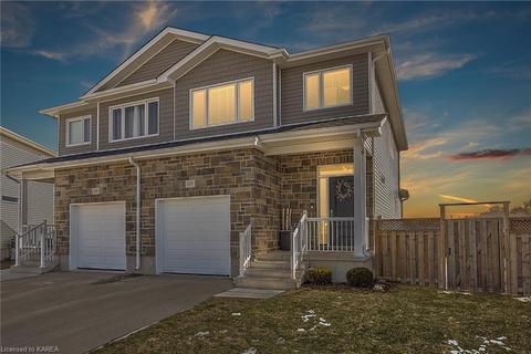 1237 Max Crescent, House semidetached with 3 bedrooms, 2 bathrooms and 3 parking in Kingston ON | Card Image