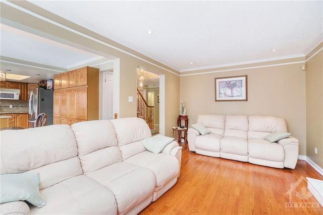 23 Hunterswood Crescent, House detached with 4 bedrooms, 4 bathrooms and 4 parking in Ottawa ON | Image 15