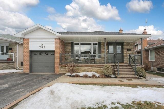 Upper - 261 Wellesworth Dr, House detached with 3 bedrooms, 1 bathrooms and 1 parking in Toronto ON | Image 1