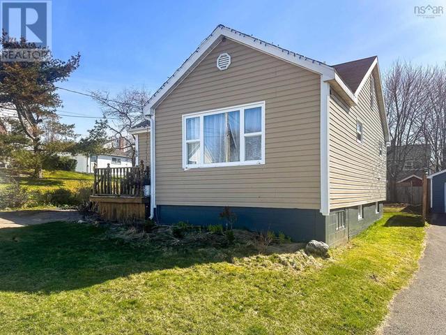68 Castle Drive, House detached with 3 bedrooms, 1 bathrooms and null parking in Cape Breton NS | Image 2
