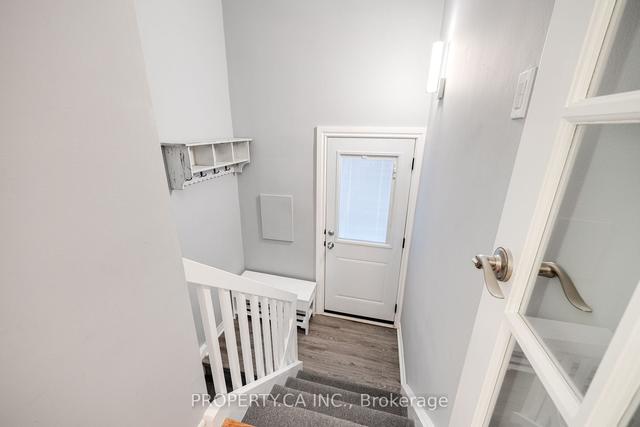 23 Niantic Cres, House semidetached with 3 bedrooms, 2 bathrooms and 4 parking in Toronto ON | Image 9