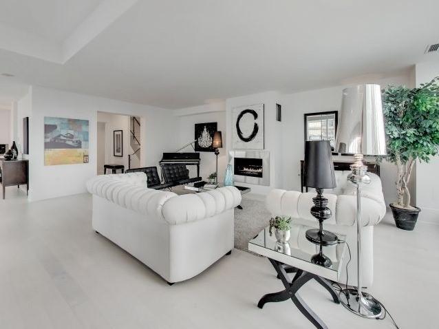 Th 101 - 29 Queens Quay E, Condo with 3 bedrooms, 4 bathrooms and 1 parking in Toronto ON | Image 2
