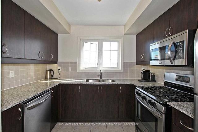 33 Cooperage Lane, Townhouse with 3 bedrooms, 2 bathrooms and 1 parking in Ajax ON | Image 2