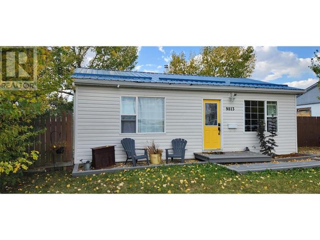 9813 2 Street, House detached with 2 bedrooms, 1 bathrooms and 1 parking in Dawson Creek BC | Image 1