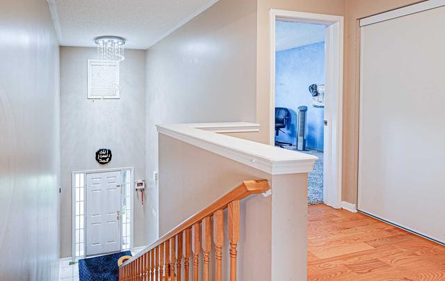 52 Worthington Ave, House detached with 3 bedrooms, 4 bathrooms and 2 parking in Brampton ON | Image 3