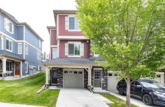 25 Kinlea Way Nw, Home with 3 bedrooms, 2 bathrooms and 3 parking in Calgary AB | Image 1