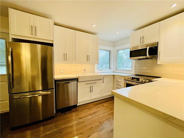 450 East 37th Street, House detached with 6 bedrooms, 2 bathrooms and 3 parking in Hamilton ON | Image 5