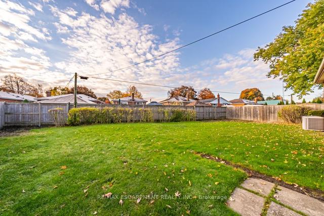 12 Doreen Crt, House detached with 3 bedrooms, 1 bathrooms and 3 parking in Hamilton ON | Image 25