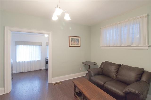 104 Newcastle St, House detached with 2 bedrooms, 1 bathrooms and 1 parking in Toronto ON | Image 6