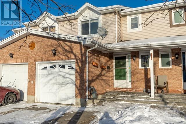 91 Burlington Crescent, Townhouse with 3 bedrooms, 4 bathrooms and 3 parking in Ottawa ON | Image 1