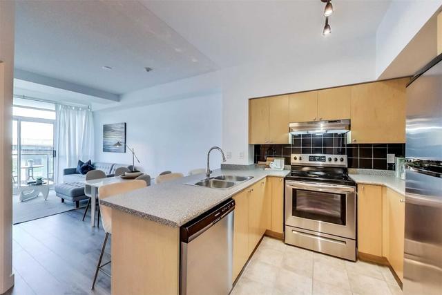 721 - 231 Fort York Blvd, Condo with 1 bedrooms, 1 bathrooms and 1 parking in Toronto ON | Image 1