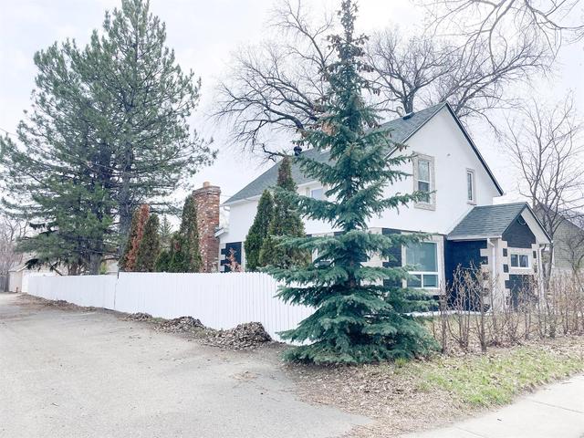 613 13 Street S, House detached with 4 bedrooms, 3 bathrooms and 3 parking in Lethbridge AB | Image 2