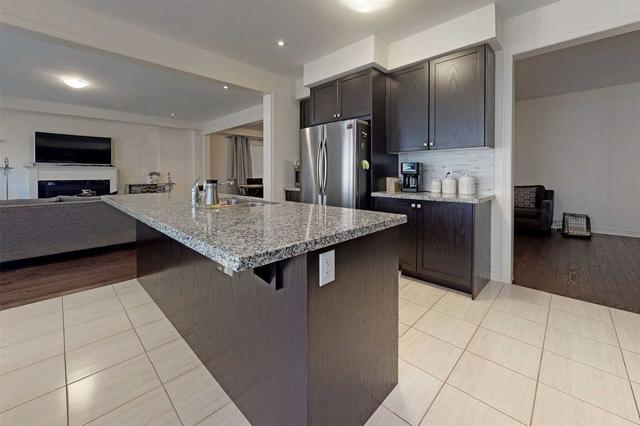 25 Boone Cres, House detached with 4 bedrooms, 4 bathrooms and 4 parking in Vaughan ON | Image 2