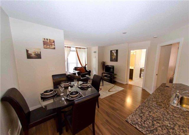 809 - 330 Burnhamthorpe Rd W, Condo with 2 bedrooms, 2 bathrooms and 1 parking in Mississauga ON | Image 6