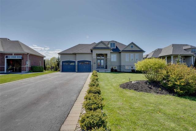 38 Walnut Dr, House detached with 2 bedrooms, 3 bathrooms and 10 parking in Wasaga Beach ON | Image 1