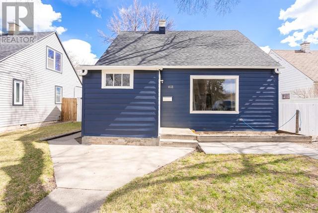 611 12c Street N, House detached with 3 bedrooms, 1 bathrooms and 2 parking in Lethbridge AB | Card Image