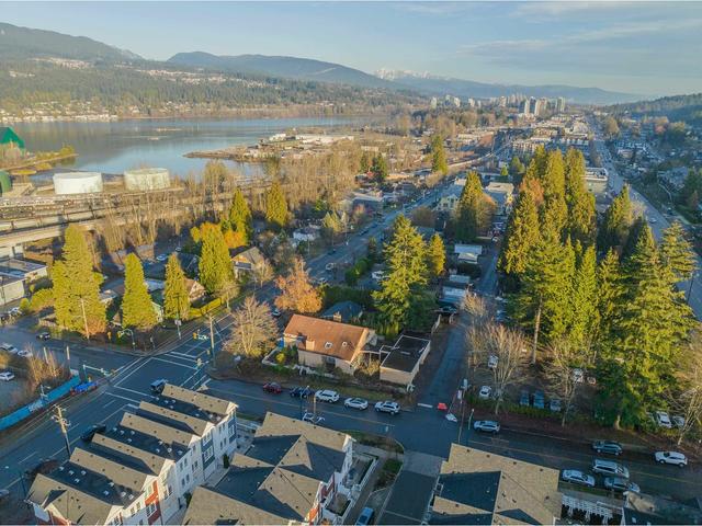 84 Douglas Street Street, House detached with 3 bedrooms, 2 bathrooms and null parking in Port Moody BC | Image 11
