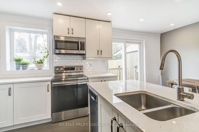 127 Chestnut Cres, House semidetached with 3 bedrooms, 2 bathrooms and 2 parking in Toronto ON | Image 8