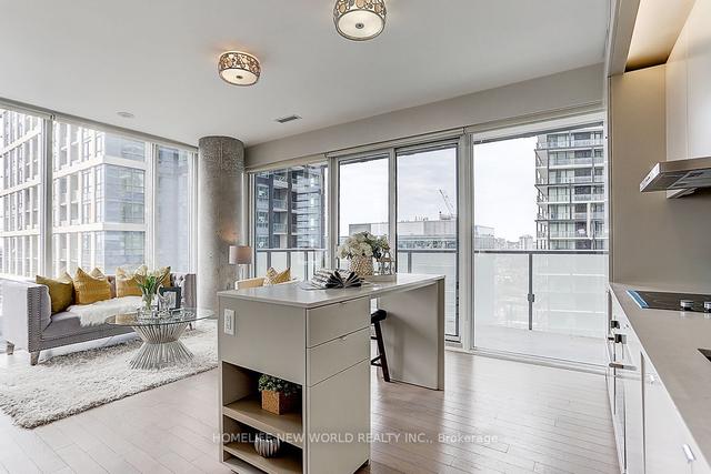 2111 - 101 Peter St, Condo with 2 bedrooms, 2 bathrooms and 0 parking in Toronto ON | Image 2