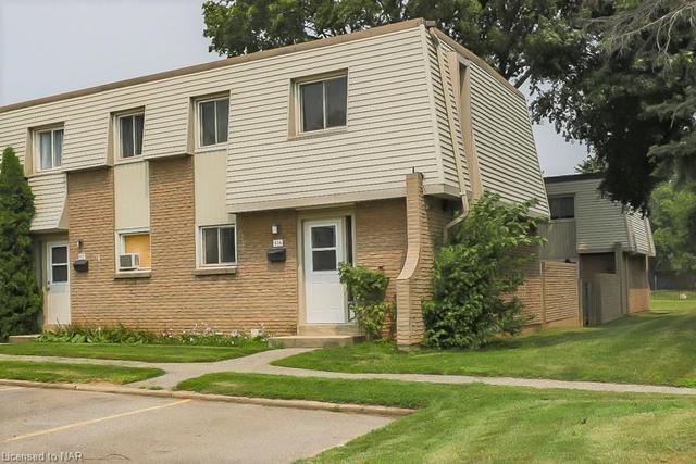 116 - 17 Old Pine Trail, House attached with 3 bedrooms, 1 bathrooms and null parking in St. Catharines ON | Image 1