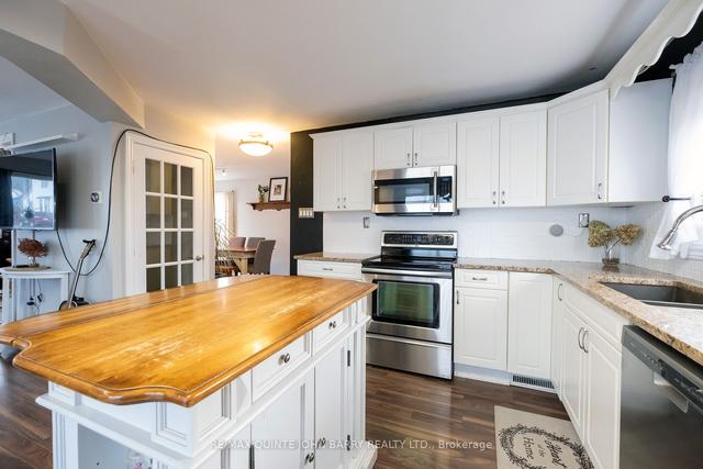 49 Spring St, House detached with 3 bedrooms, 1 bathrooms and 3 parking in Quinte West ON | Image 2