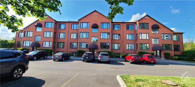 204 - 1972 St Laurent Boulevard, Condo with 2 bedrooms, 1 bathrooms and 1 parking in Ottawa ON | Image 1