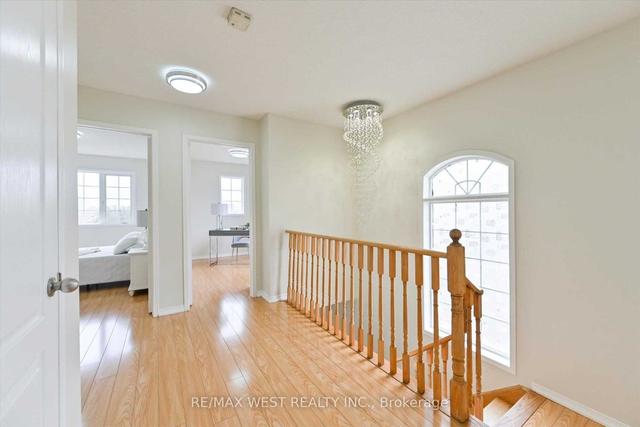 126 Bean Cres, House attached with 4 bedrooms, 4 bathrooms and 3 parking in Ajax ON | Image 8