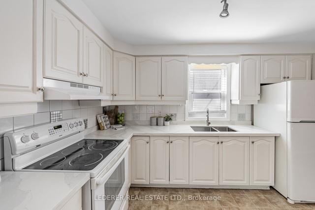 37 Simpson Ave, House detached with 2 bedrooms, 1 bathrooms and 4 parking in Toronto ON | Image 9