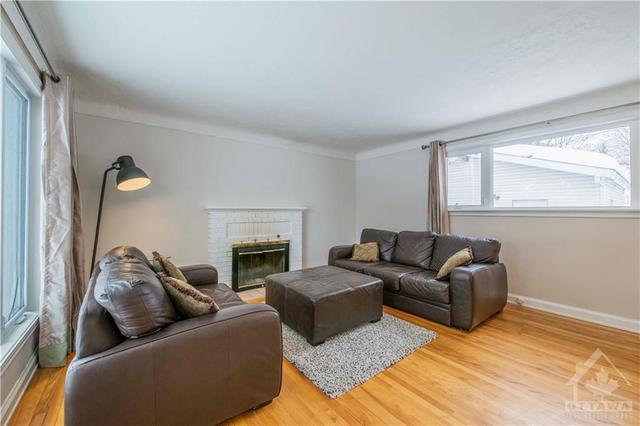 11 Sumac Street, House detached with 3 bedrooms, 2 bathrooms and 4 parking in Ottawa ON | Image 7