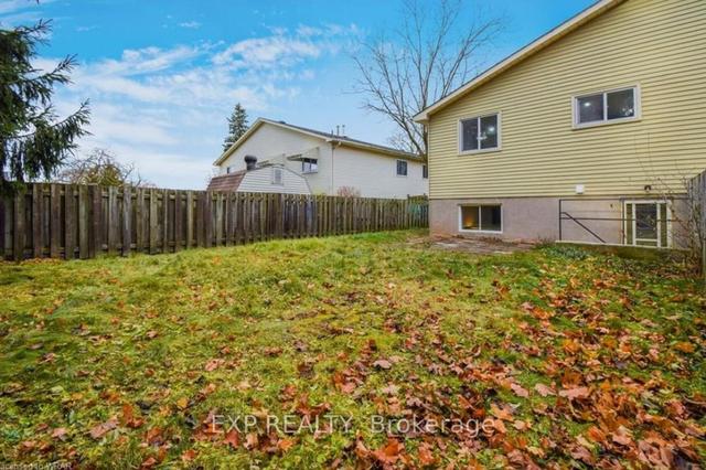 272b Northlake Dr, House semidetached with 3 bedrooms, 2 bathrooms and 2 parking in Waterloo ON | Image 33