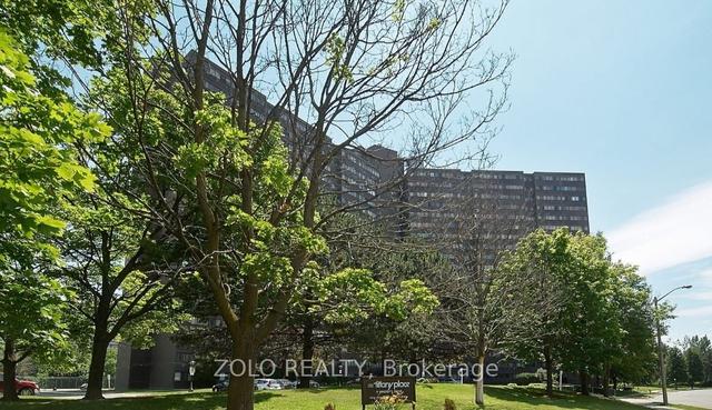 1909 - 11 Wincott Dr, Condo with 3 bedrooms, 2 bathrooms and 1 parking in Toronto ON | Image 12